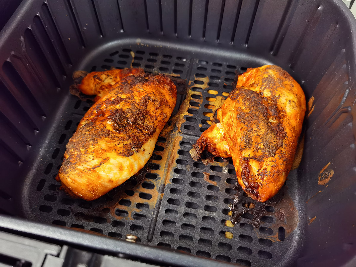 Review: COSORI 5.8QT Air Fryer From Amazon Chicken breast with Franks Redhot Buffalo Sauce cooked